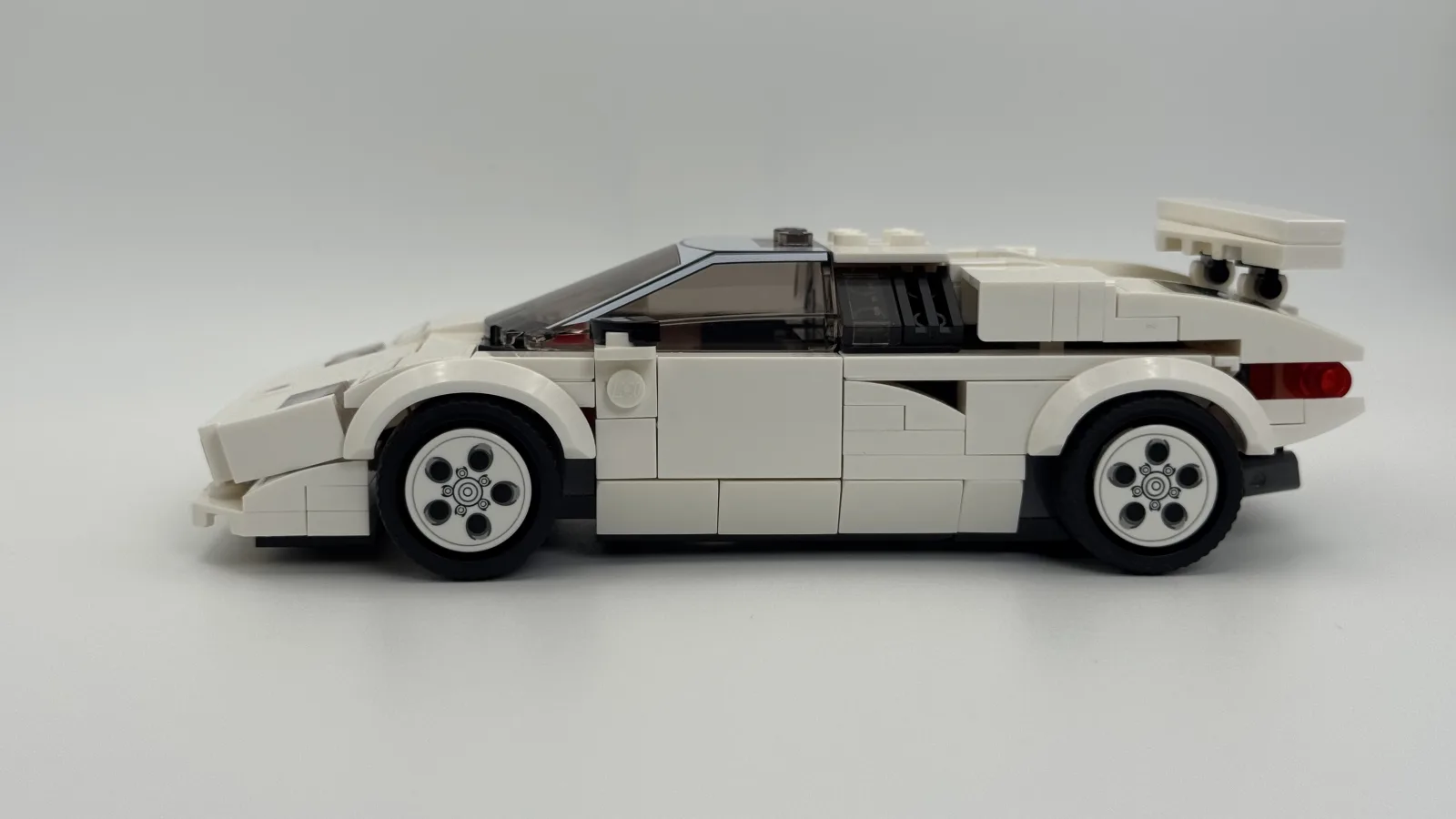 Lamborghini Countach LEGO Speed Champions model additional image 3 thumbnail