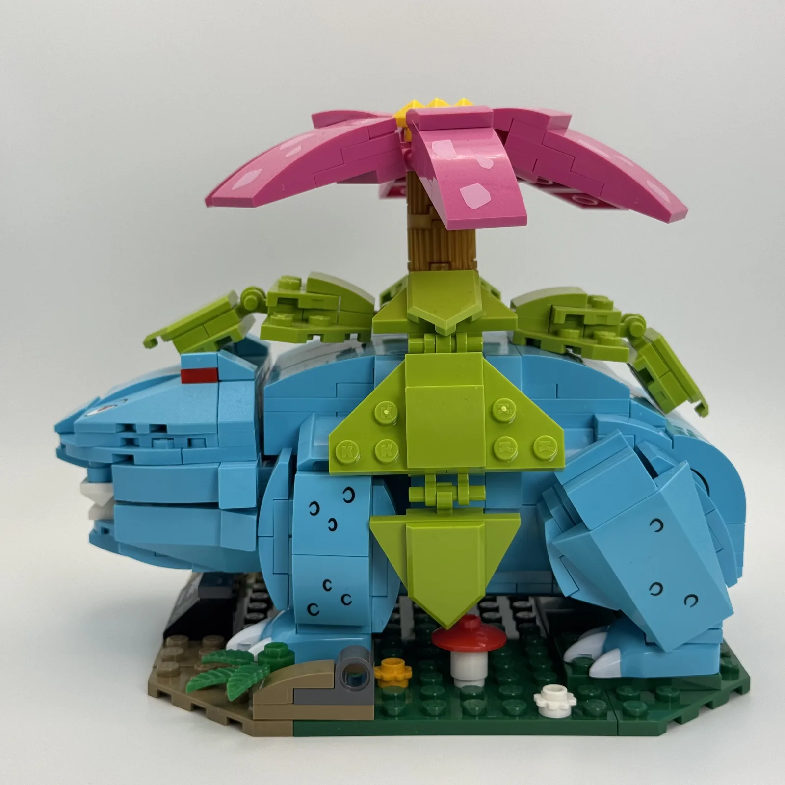 Pokemon Venusaur Brick-Built Display Model additional image 3 thumbnail