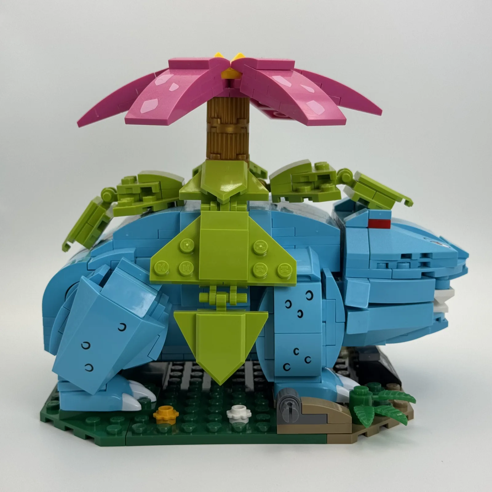 Pokemon Venusaur Brick-Built Display Model additional image 8 thumbnail