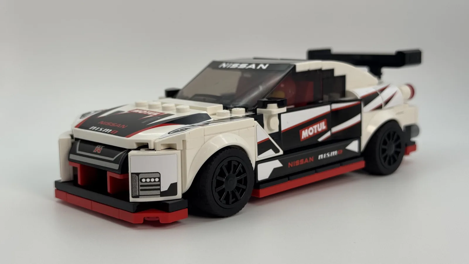 LEGO Speed Champion 76896 Nissan GT-R Nismo additional image 2 thumbnail