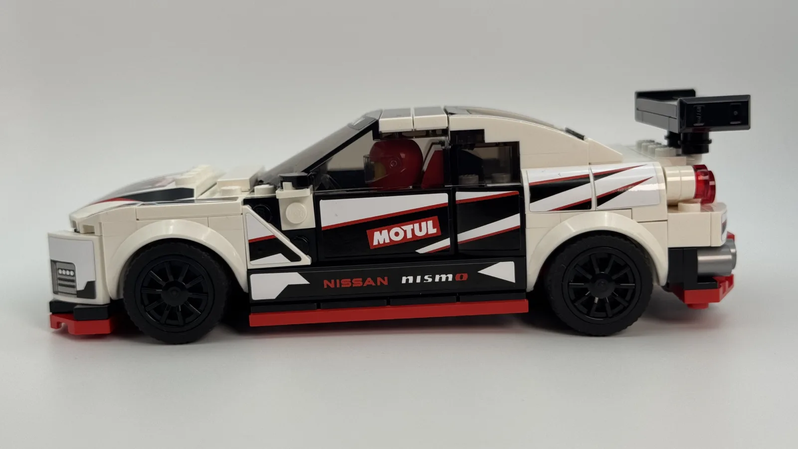 LEGO Speed Champion 76896 Nissan GT-R Nismo additional image 3 thumbnail