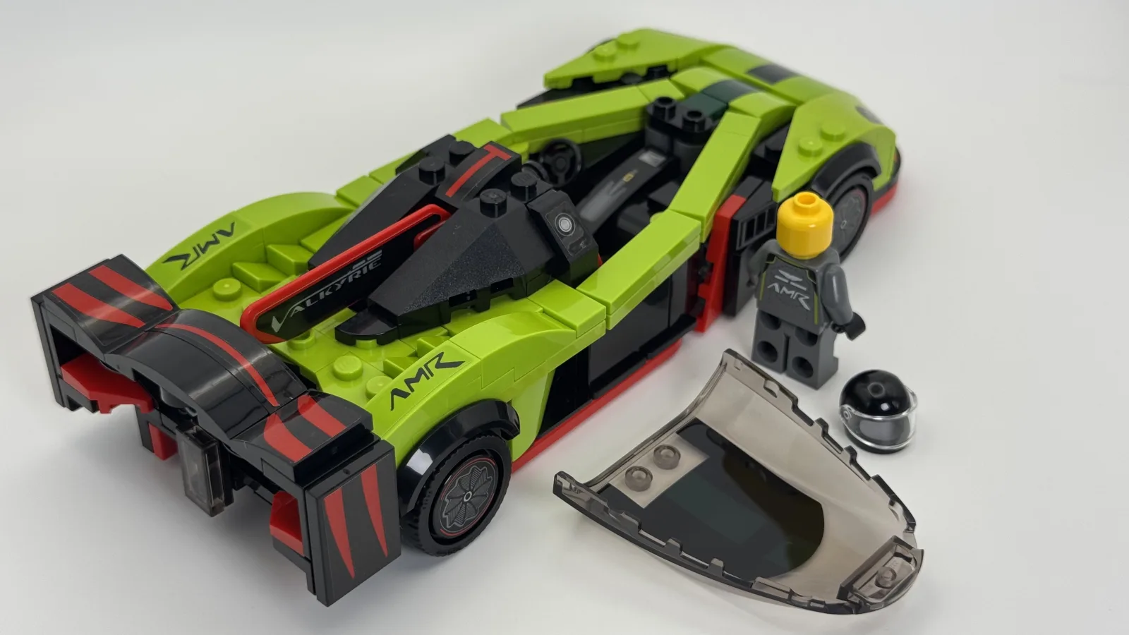 LEGO Speed Champions 76910 Aston Martin Valkyrie AMR Pro additional image 10 thumbnail