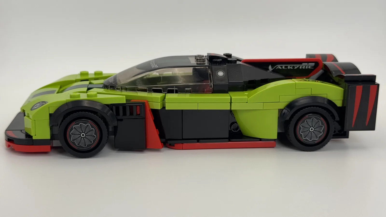 LEGO Speed Champions 76910 Aston Martin Valkyrie AMR Pro additional image 3 thumbnail