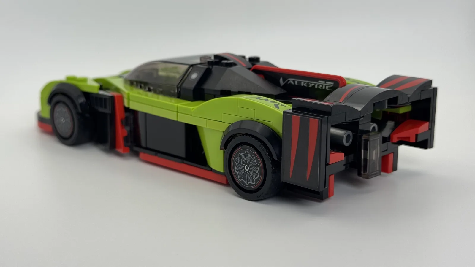 LEGO Speed Champions 76910 Aston Martin Valkyrie AMR Pro additional image 4 thumbnail