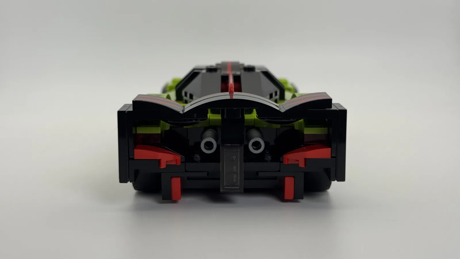 LEGO Speed Champions 76910 Aston Martin Valkyrie AMR Pro additional image 5 thumbnail