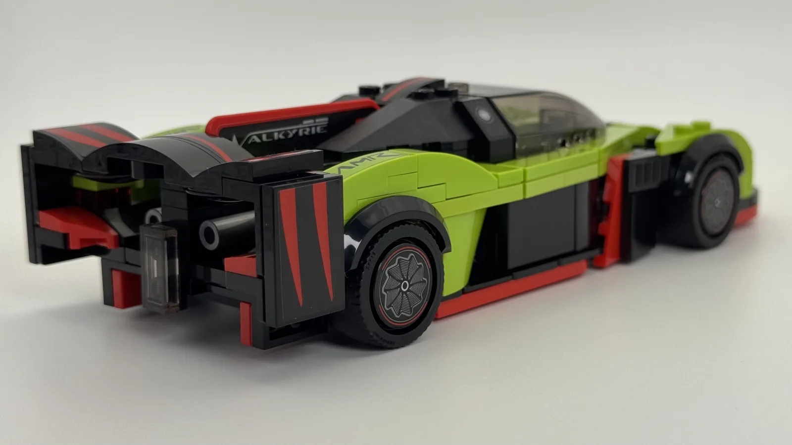 LEGO Speed Champions 76910 Aston Martin Valkyrie AMR Pro additional image 6 thumbnail