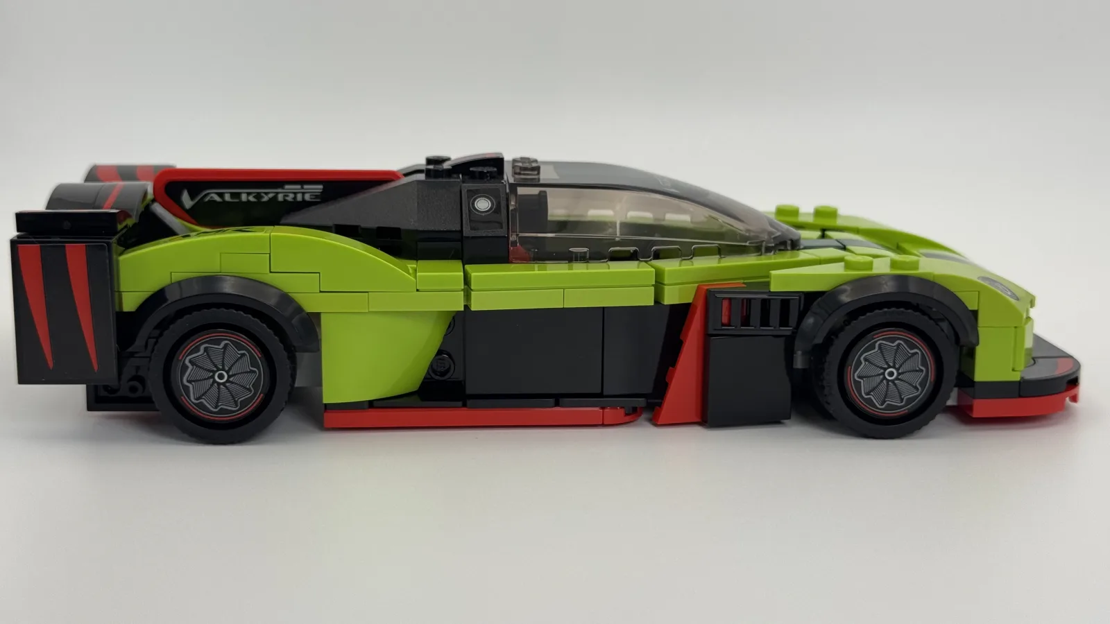 LEGO Speed Champions 76910 Aston Martin Valkyrie AMR Pro additional image 7 thumbnail
