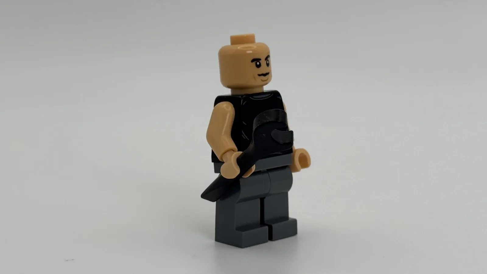 LEGO Speed Champions 76912 Fast & Furious 1970 Dodge Charger R/T - Stock No. ST0141 Dom minifigure three-quarter view thumbnail
